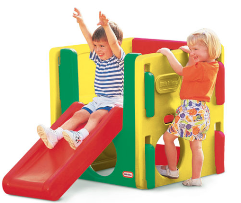 Giochi all’aperto per bambini tra scivoli e gonfiabili